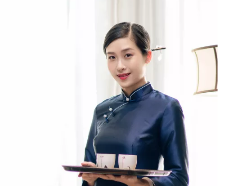 这个世界，，，，，，在偷偷嘉奖那些敬业的人