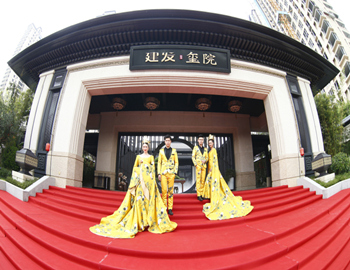 【尊龙凯时·玺院】国风映玺、院开盛境，，，，，，东方美学样板盛坠乩放